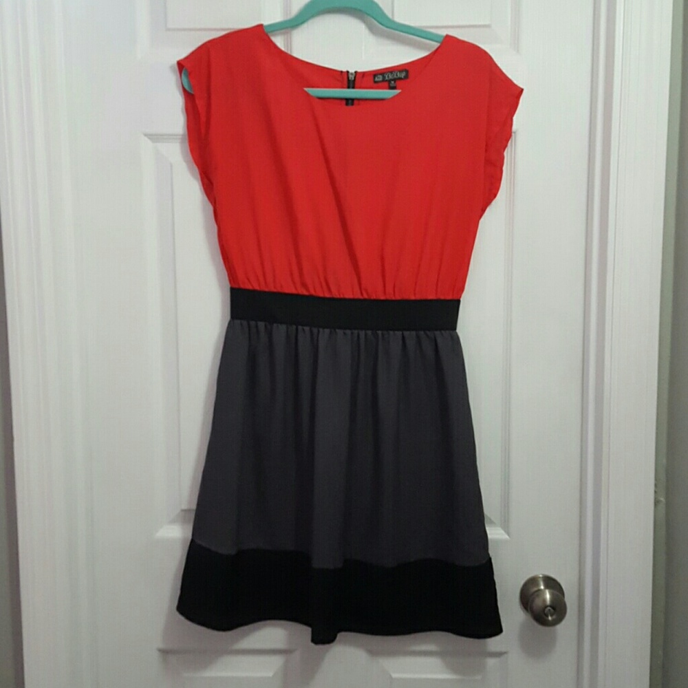 ⬇️Coral and gray dress